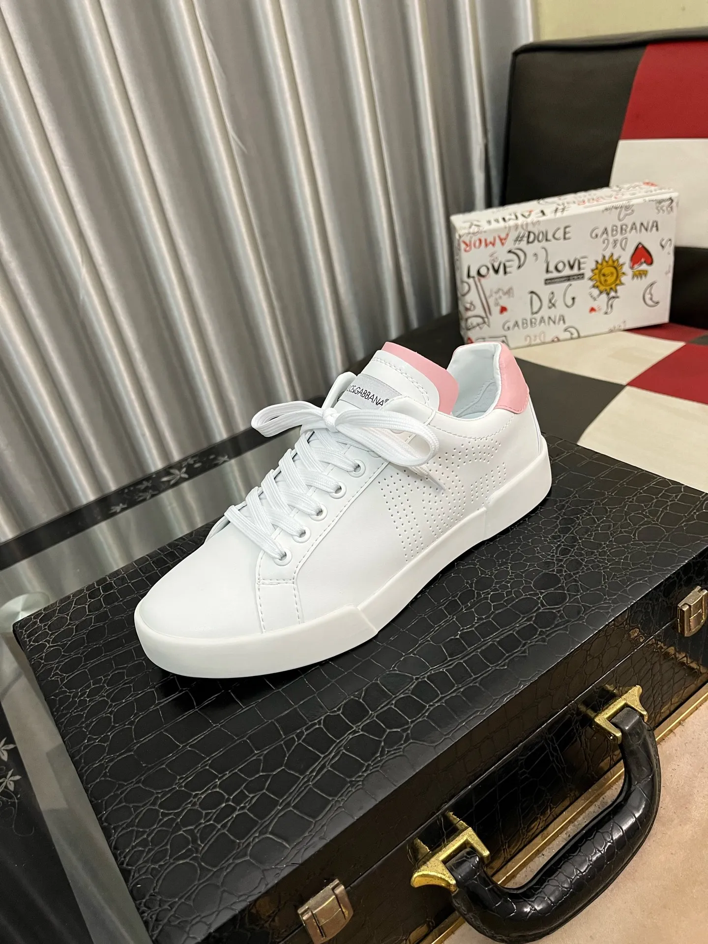 Men's shoes 💰420⌚️⌚️【DG～】Men's casual shoes 2024z cabinet sales simultaneously 🔶Size: 38-44#️⃣ 🔷🔜The upper is made of multi-material splicing➕Genuine leather lining, comfortable and breathable, sole: original comfortable and wear-resistant outsole, ⚠️Photographed in real life🎬The real thing is better📢📢📢5️⃣colors available